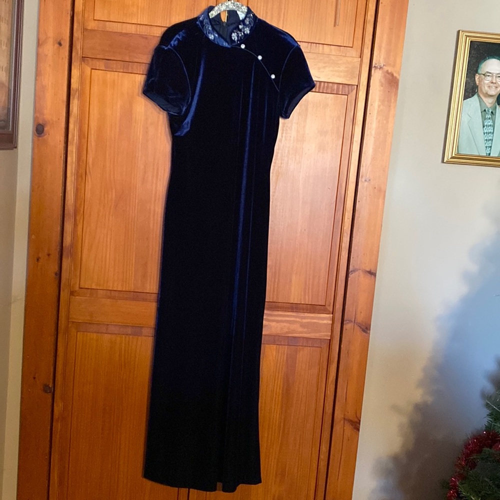 Women’s Arianna Blue 90’s Vintage Dress with slit at the left leg. Size 8P